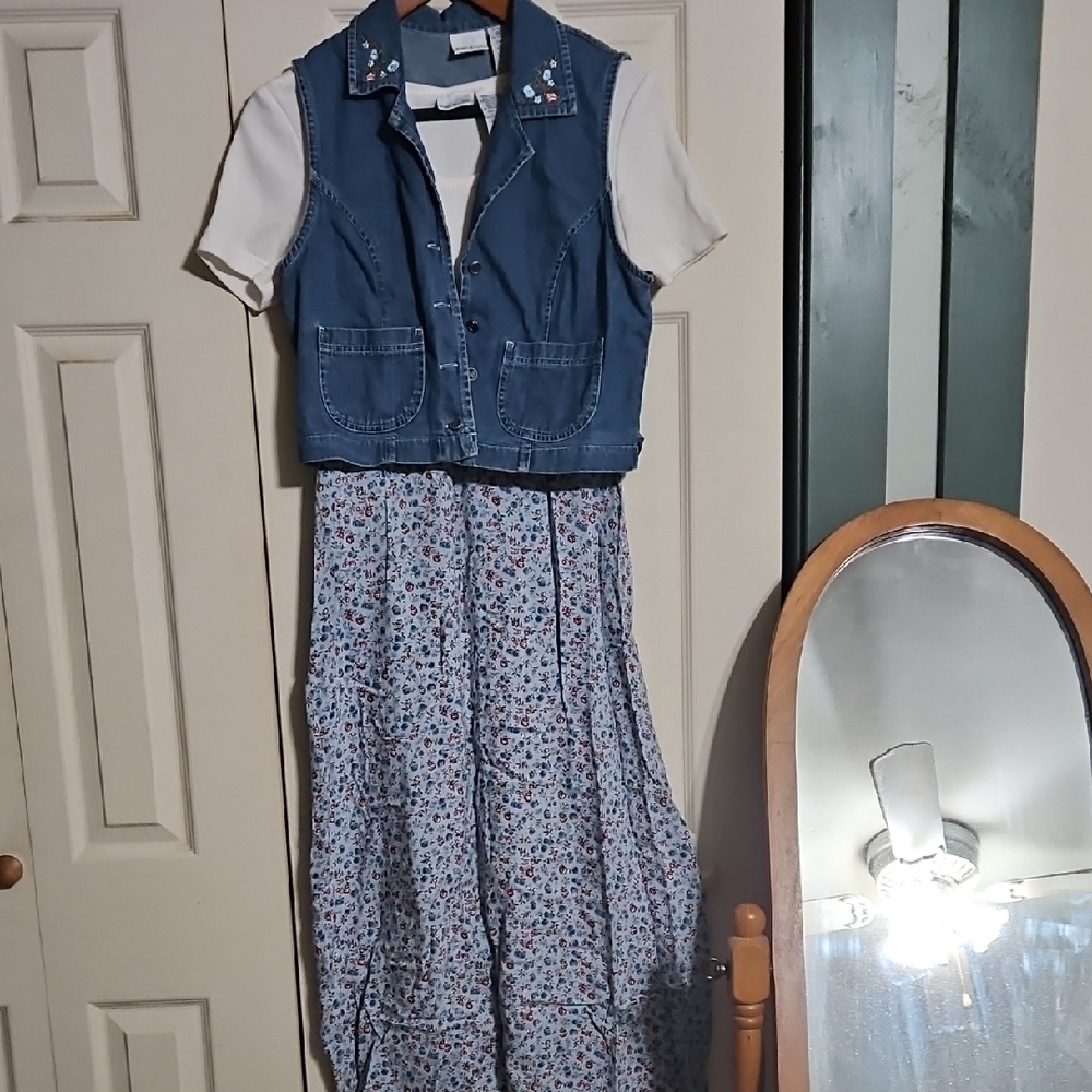 Bobbie Brooks Dress With Removable Vest.